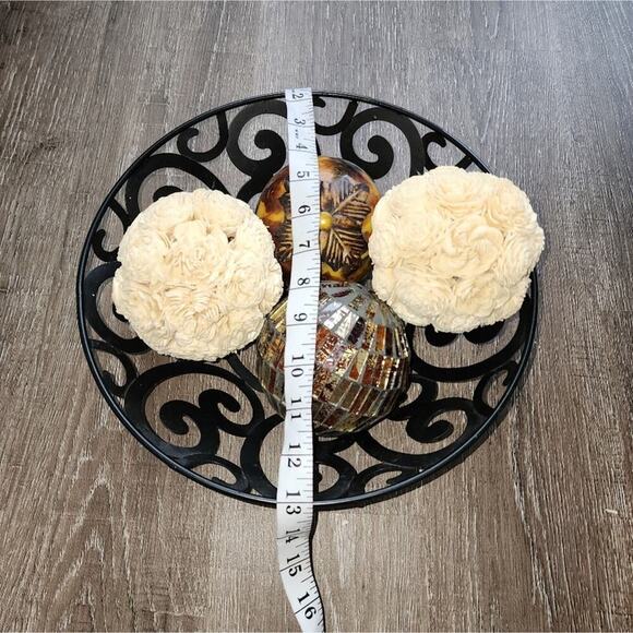 Decorative bowl with ornaments rosettes and‎ glass balls neutral tones - Picture 4 of 9